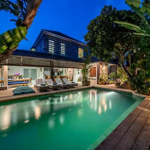  Villa Alchemy Private 4 Bedroom Eat Street 10 Steps To Revolver Cafe